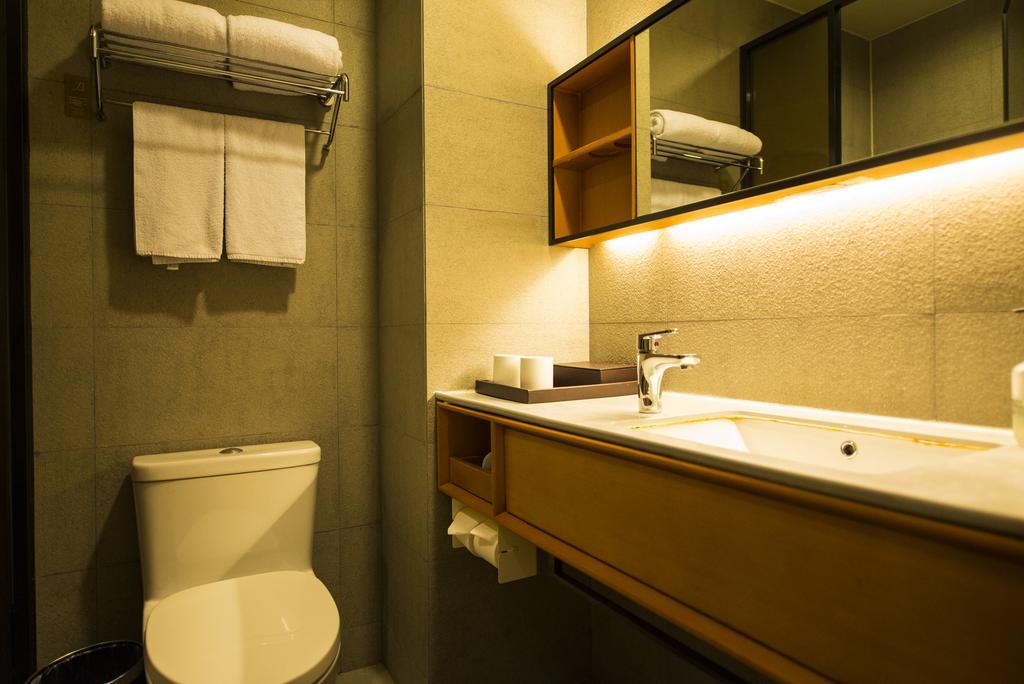 Ji Hotel Shanghai Lujiazui Экстерьер фото